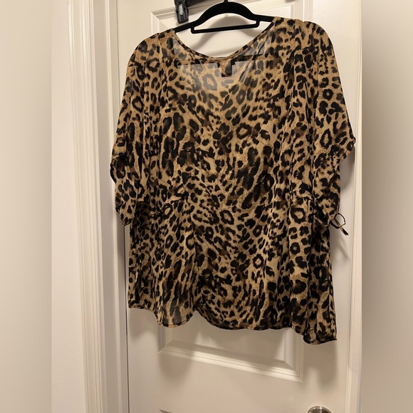 Torrid Side Cinch Leopard Print Semi-Sheer Pullover Top SIZE 2 - Picture 2 of 6